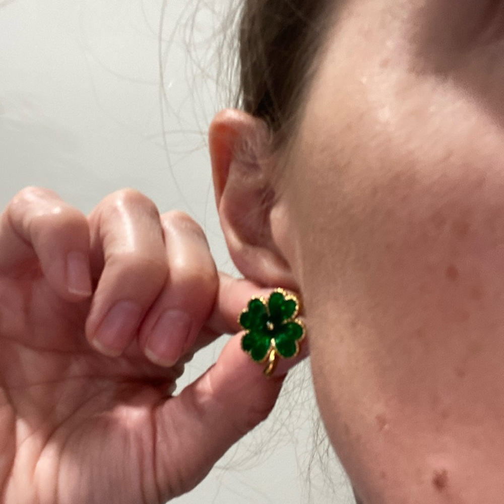 AVON Vintage Gold Tone Shamrock Earrings with bonus BROOCH Pin - Picture 8 of 9